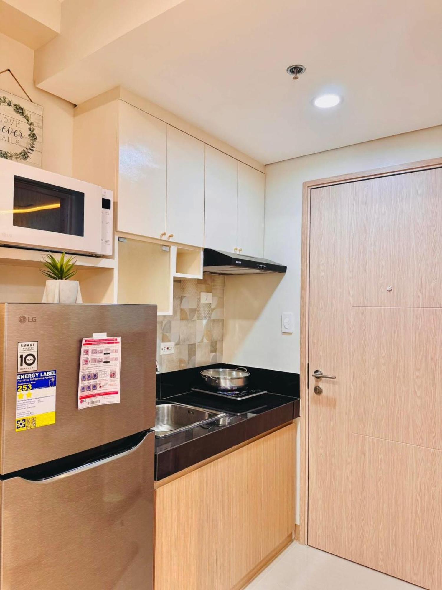 Rj Elite Escape 2Br Condo W Balcony Near Sm Iloilo Eksteriør bilde