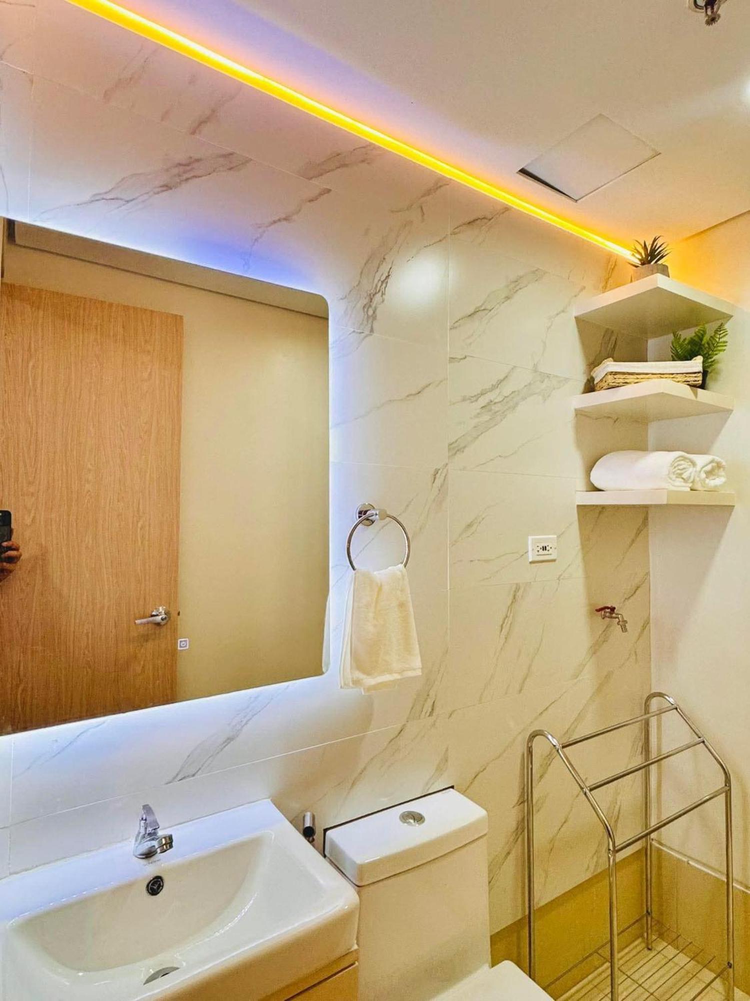 Rj Elite Escape 2Br Condo W Balcony Near Sm Iloilo Eksteriør bilde