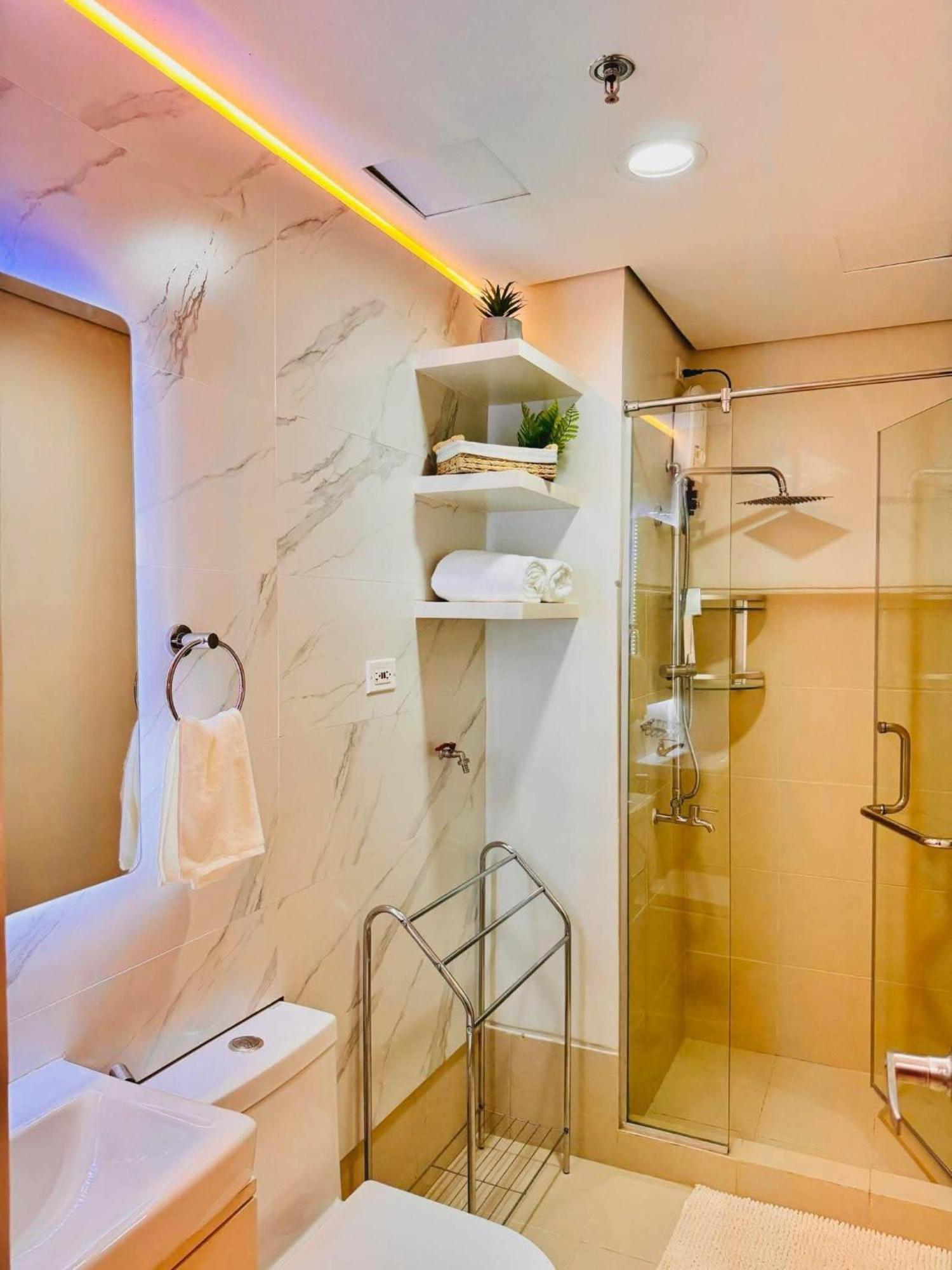 Rj Elite Escape 2Br Condo W Balcony Near Sm Iloilo Eksteriør bilde
